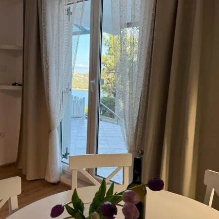 Yadranka With Sea View *