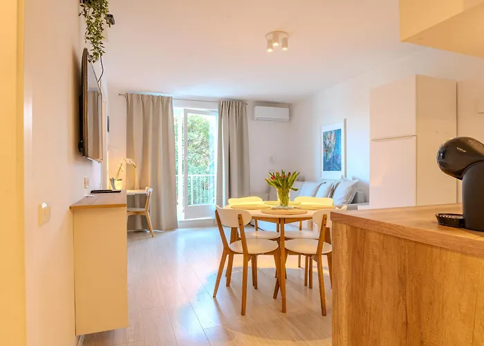 Yadranka With Sea View * ストゥルニャン