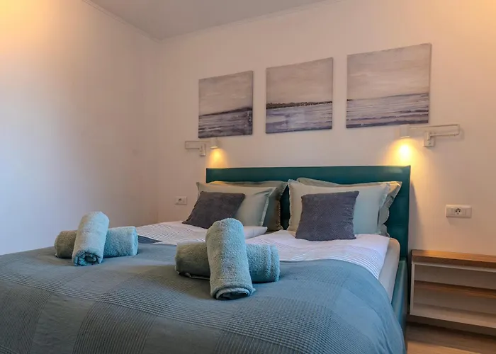 Yadranka With Sea View * ストゥルニャン