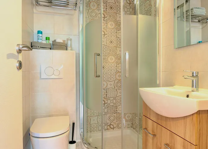 Yadranka With Sea View * ストゥルニャン