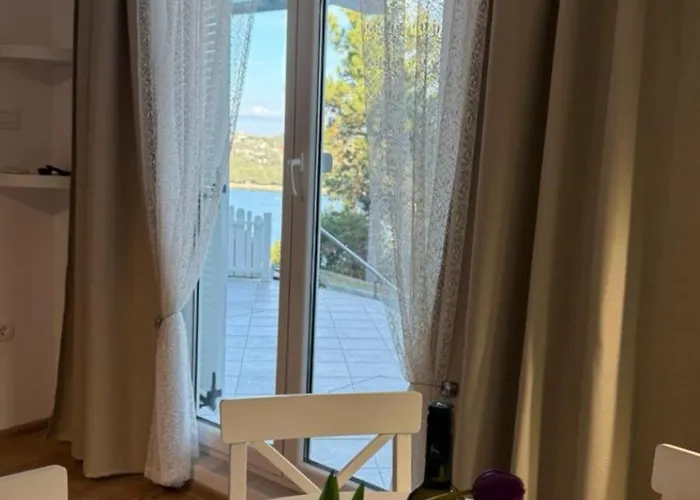 Yadranka With Sea View *